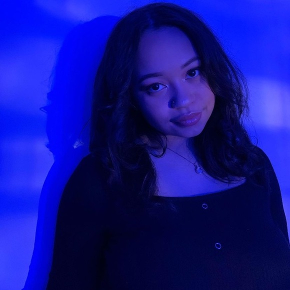 Meet your Posher, Sierra - Picture 2 of 4